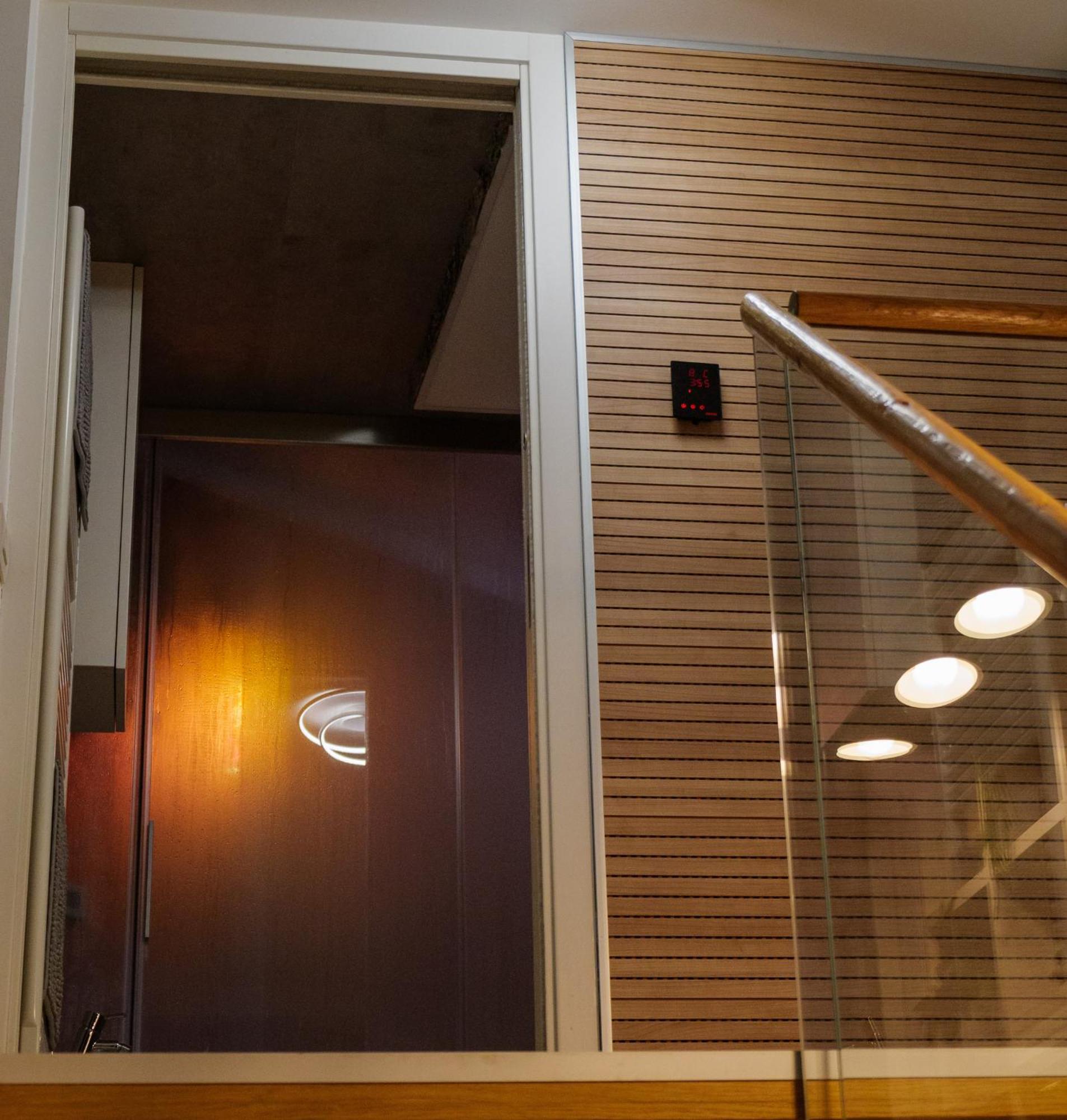 Luxe & Central Haven - Jacuzzi, Sauna, Steam, Private Parking コモ エクステリア 写真