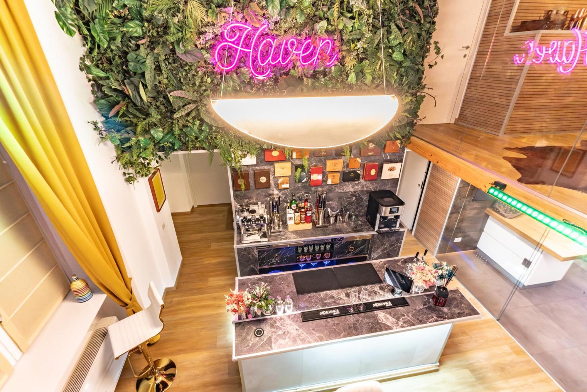 Luxe & Central Haven - Jacuzzi, Sauna, Steam, Private Parking コモ エクステリア 写真