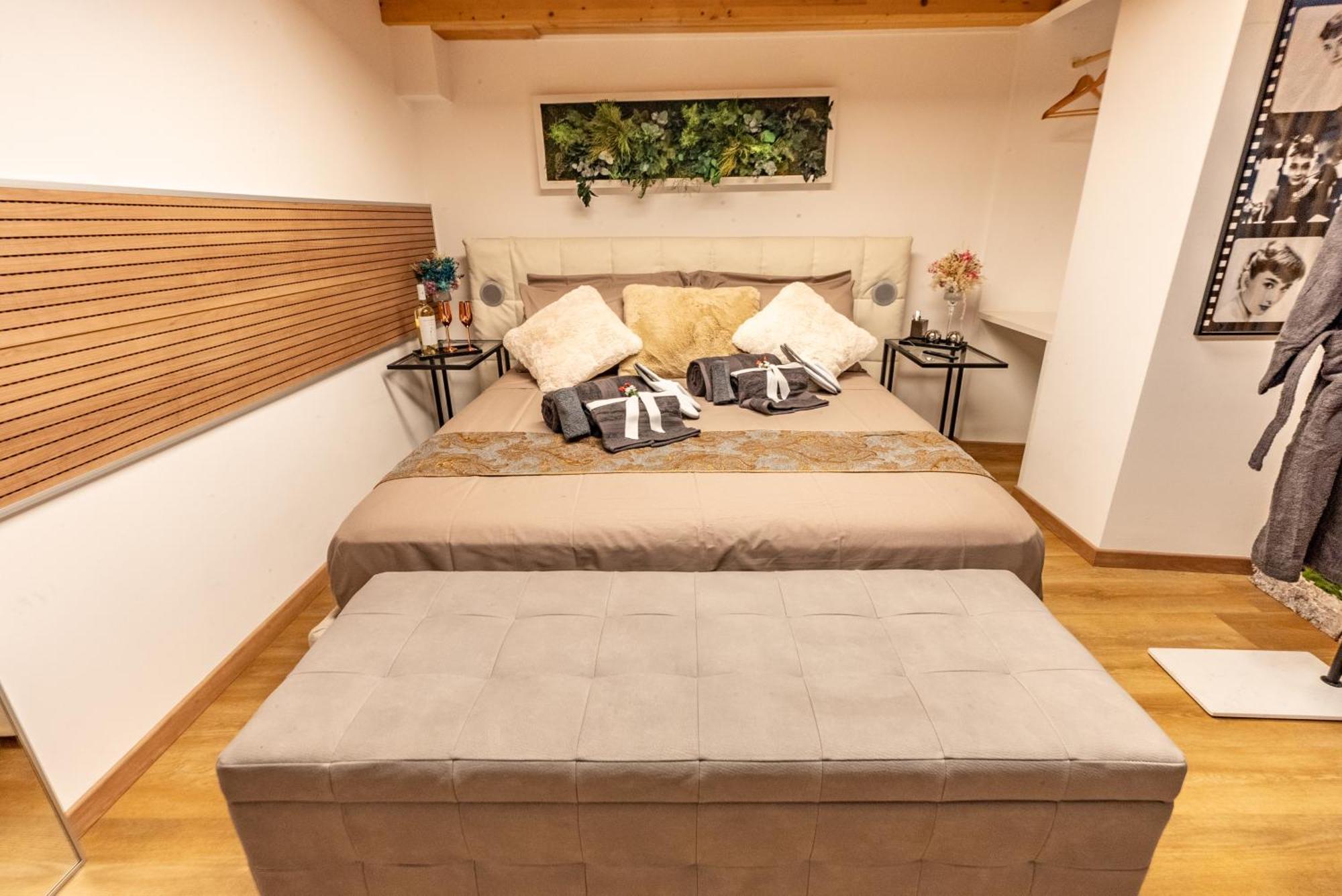 Luxe & Central Haven - Jacuzzi, Sauna, Steam, Private Parking コモ エクステリア 写真