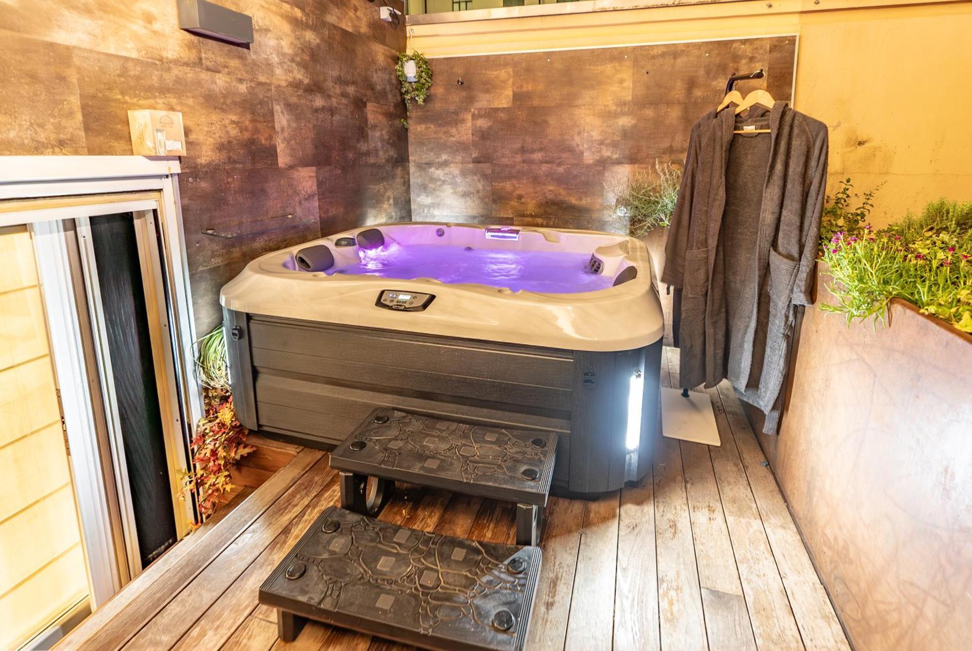 Luxe & Central Haven - Jacuzzi, Sauna, Steam, Private Parking コモ エクステリア 写真